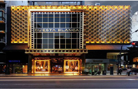 盈江门头设计与商业空间的纽带。