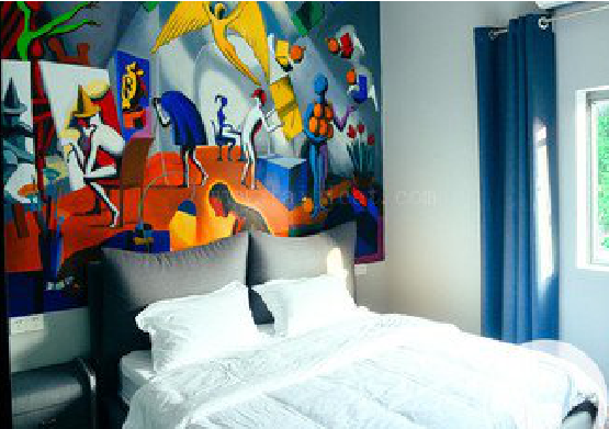 盈江对于酒店的墙体彩绘而言更注重哪些方面?