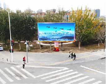 盈江户外大屏广告投放要点。